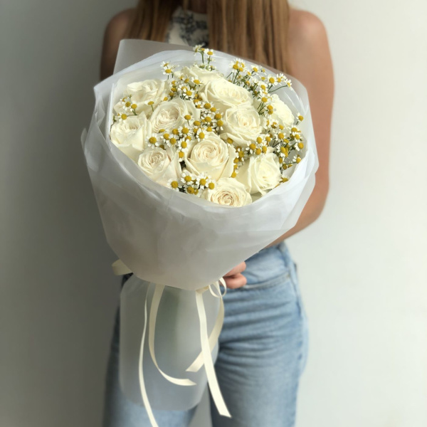 ДУОБУКЕТ ИЗ ПИОНОВИДНЫХ РОЗ И РОМАШЕК